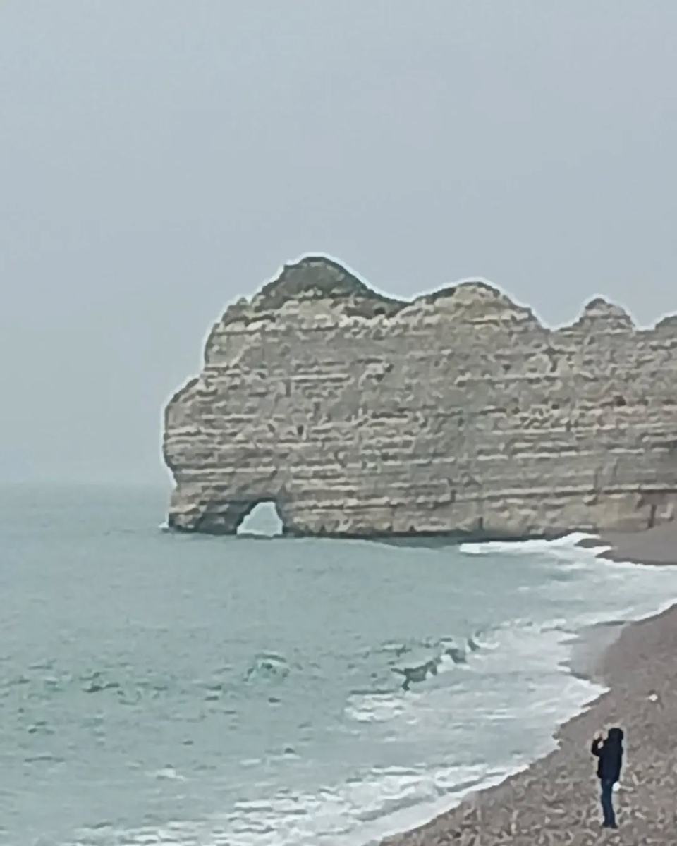 La côte anglaise, un jour gris